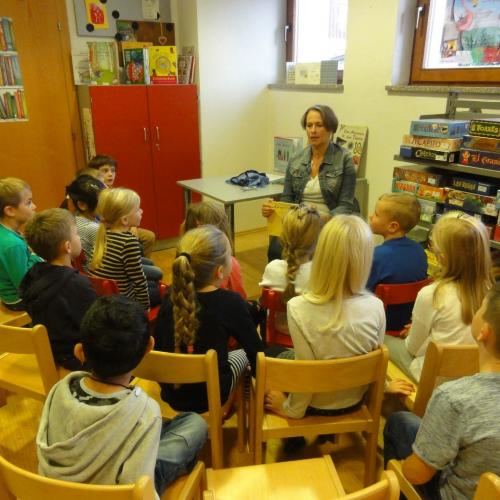 Besuch der Gemeindebücherei 1a