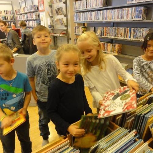 Besuch der Gemeindebücherei 1a