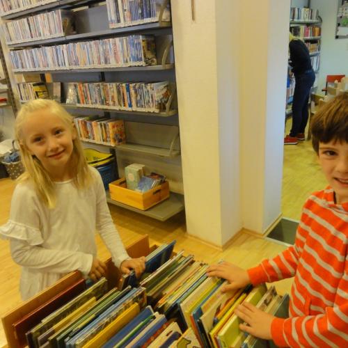 Besuch der Gemeindebücherei 1a