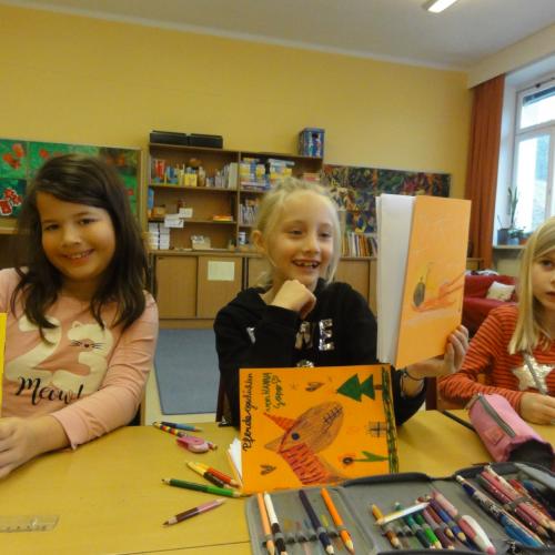 Buchwerkstatt in der 2a-Klasse