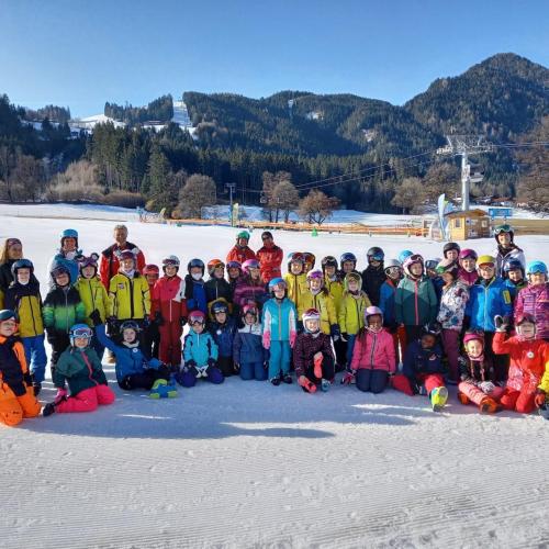 Gruppenbild Skitag 2022