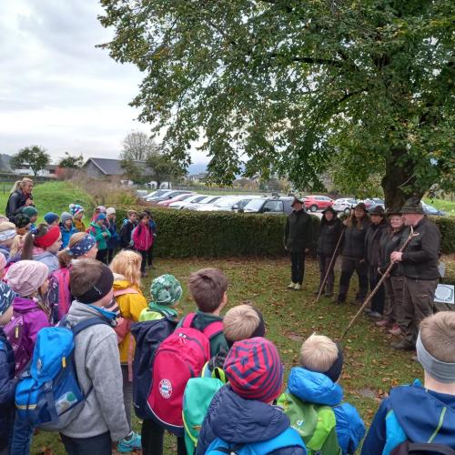 Jäger:innen in der Schule 