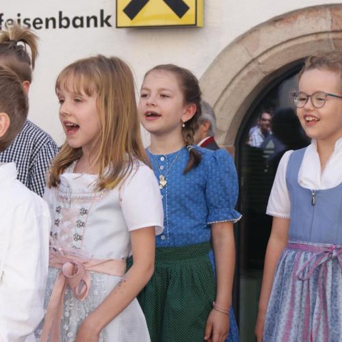 Die 2b beim Platzlsingen in Rattenberg