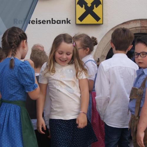 Die 2b beim Platzlsingen in Rattenberg