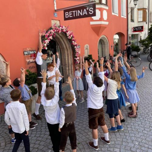 Die 2b beim Platzlsingen in Rattenberg