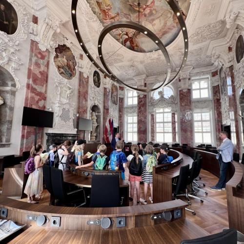Besuch des Schülerrats der Volksschule Kramsach im Landhaus Tirol