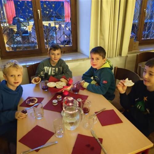 Gemeinsames Frühstück schmeckt allen nochmal so gut