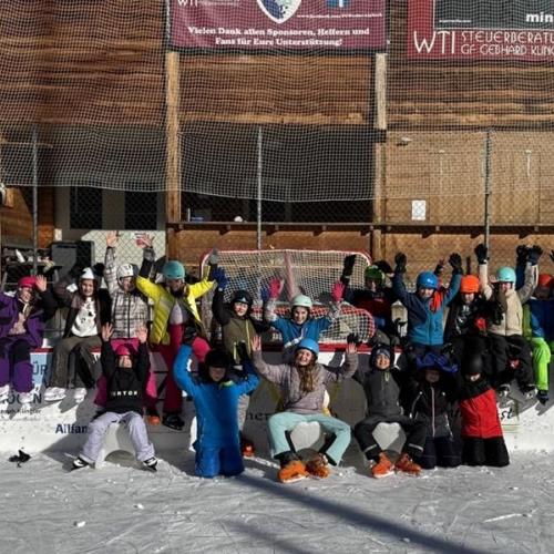Gemeinsam ein spaßiger Vormittag auf dem Eis