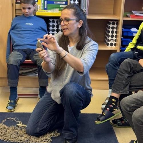 ... den Umgang mit Steinwerkzeugen