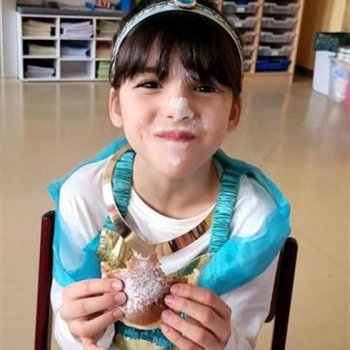 Die Krapfen wurden mit Genuss verspeist