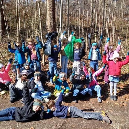 Mit viel Engagement sagten die Kinder dem Müll den Kampf an