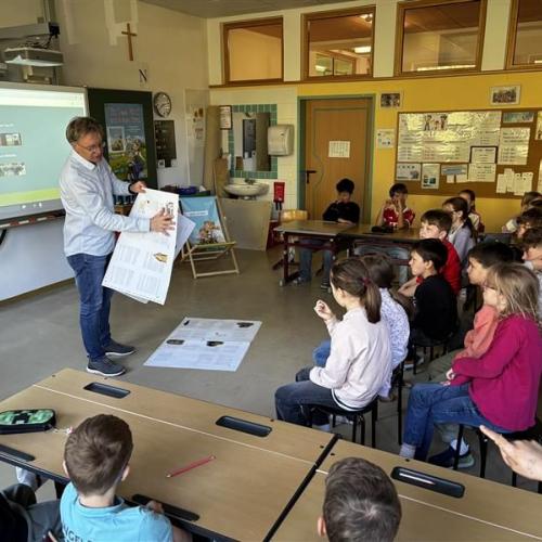 und mit viel Engagement bringt Hans Moser uns die Entstehung seiner Bücher näher