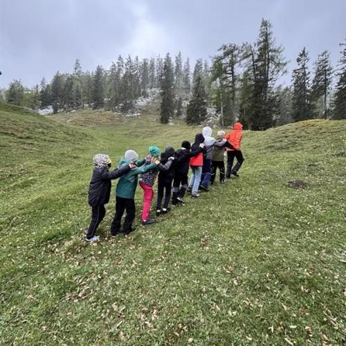 und gemeinsam wurden mit verbundenen Augen höchste Berge erklommen :-)