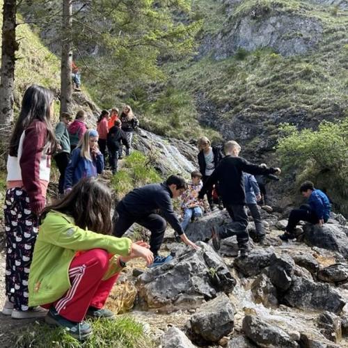 Im Flussbett wurden Schätze gesucht
