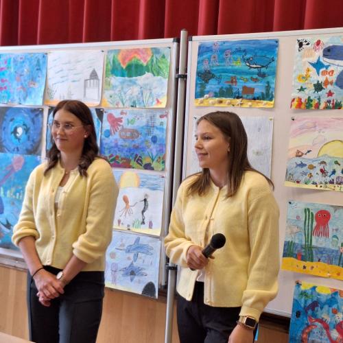 Die Preisverleihung wurde charmant von Die Preisverleihung wurde charmant von Annika und Maria moderiert