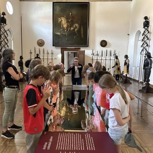 Im Schloss Ambras wurde spannendes in einer Führung vermittelt