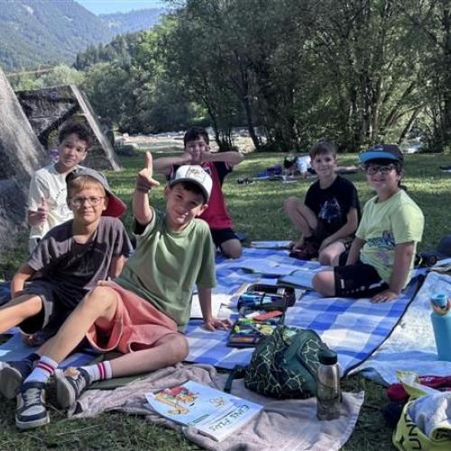 Dafü gibt es jedenfalls den Daumen hoch Frau Lehrerin!