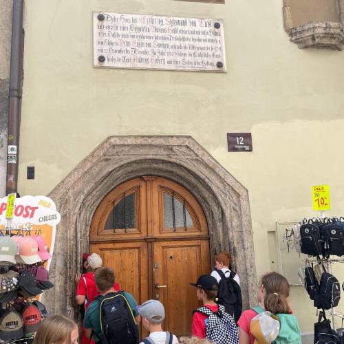 Die 4b zwischen Sehenswürdigkeiten und Touristenschnäppchen