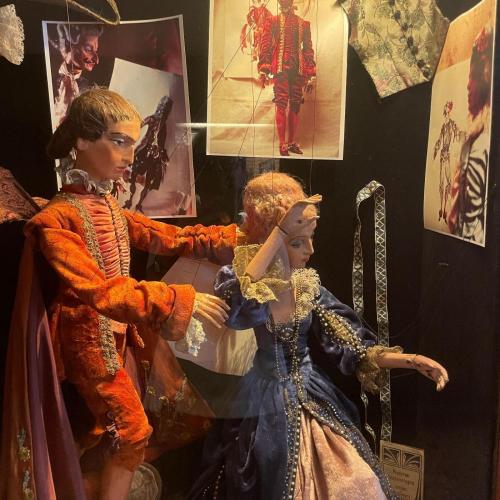 Das Salzburger Marionettentheaters bietet ein tolles klassisches Repertoire aus Opern und Musicals