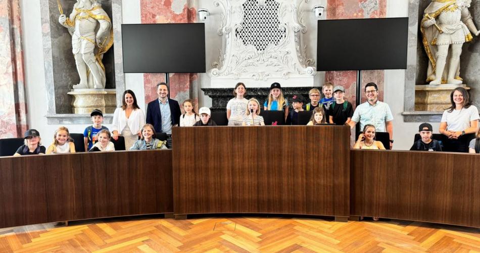 Besuch des Schülerrats der Volksschule Kramsach im Landhaus Tirol