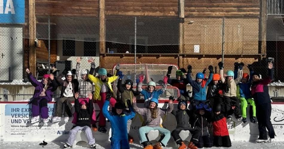 Gemeinsam ein spaßiger Vormittag auf dem Eis